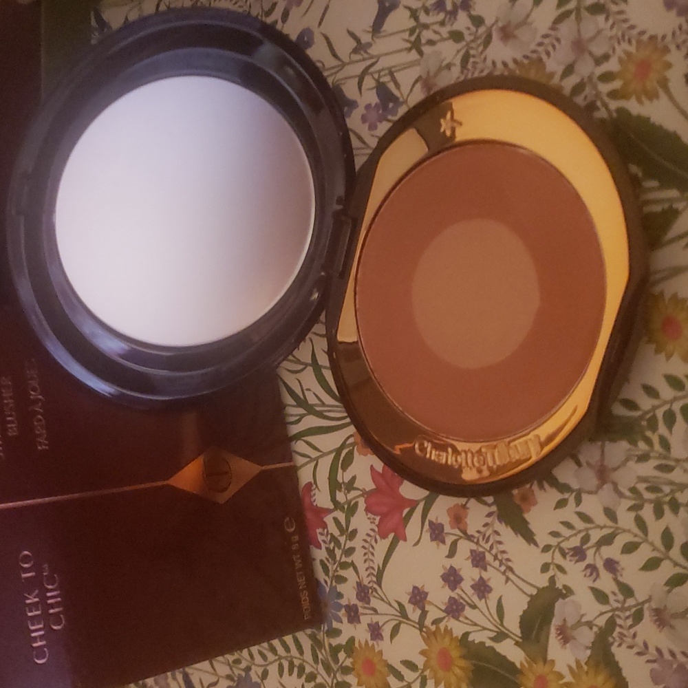*Charlotte Tilbury cheek to chic swish & glow blusher